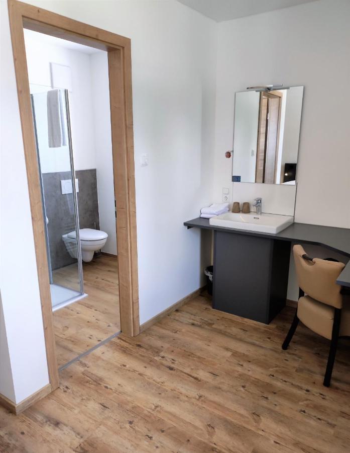 Hotel Am Gleis 1 Зонтхофен Экстерьер фото