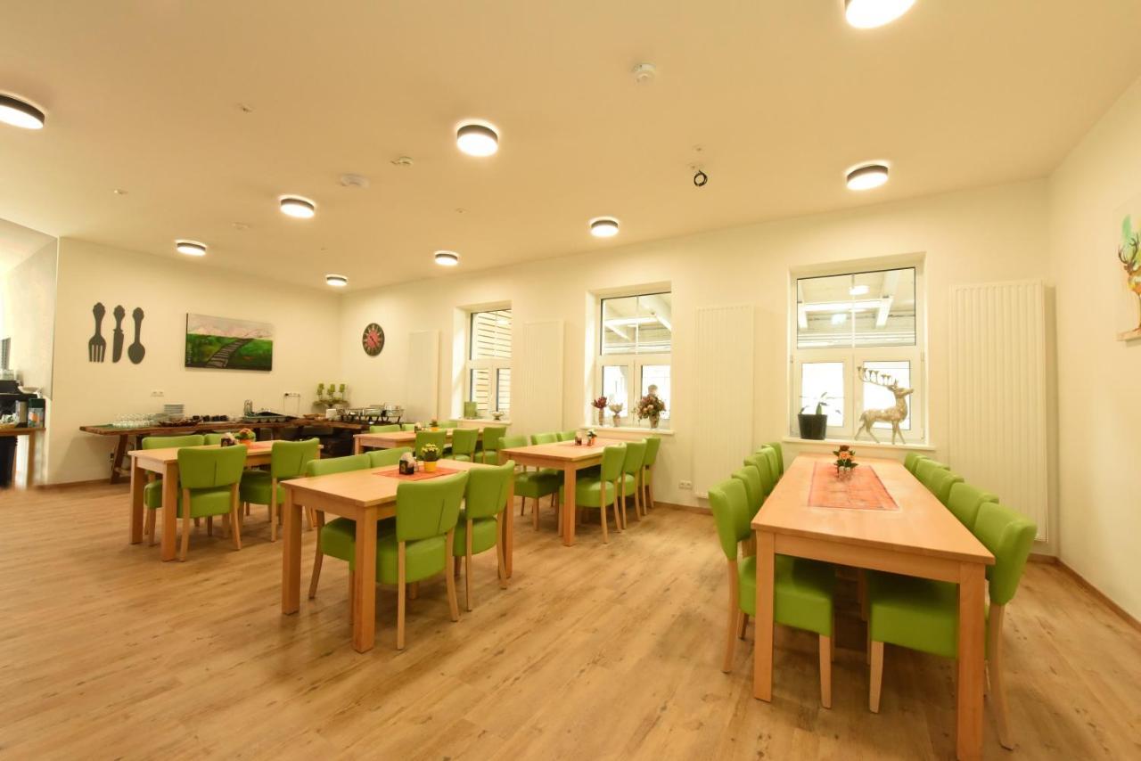 Hotel Am Gleis 1 Зонтхофен Экстерьер фото