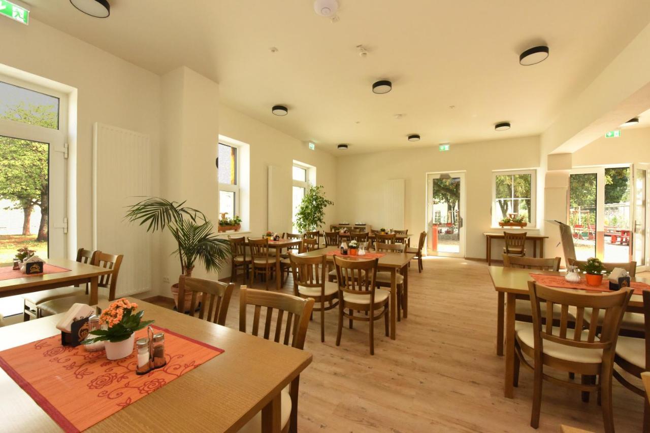 Hotel Am Gleis 1 Зонтхофен Экстерьер фото