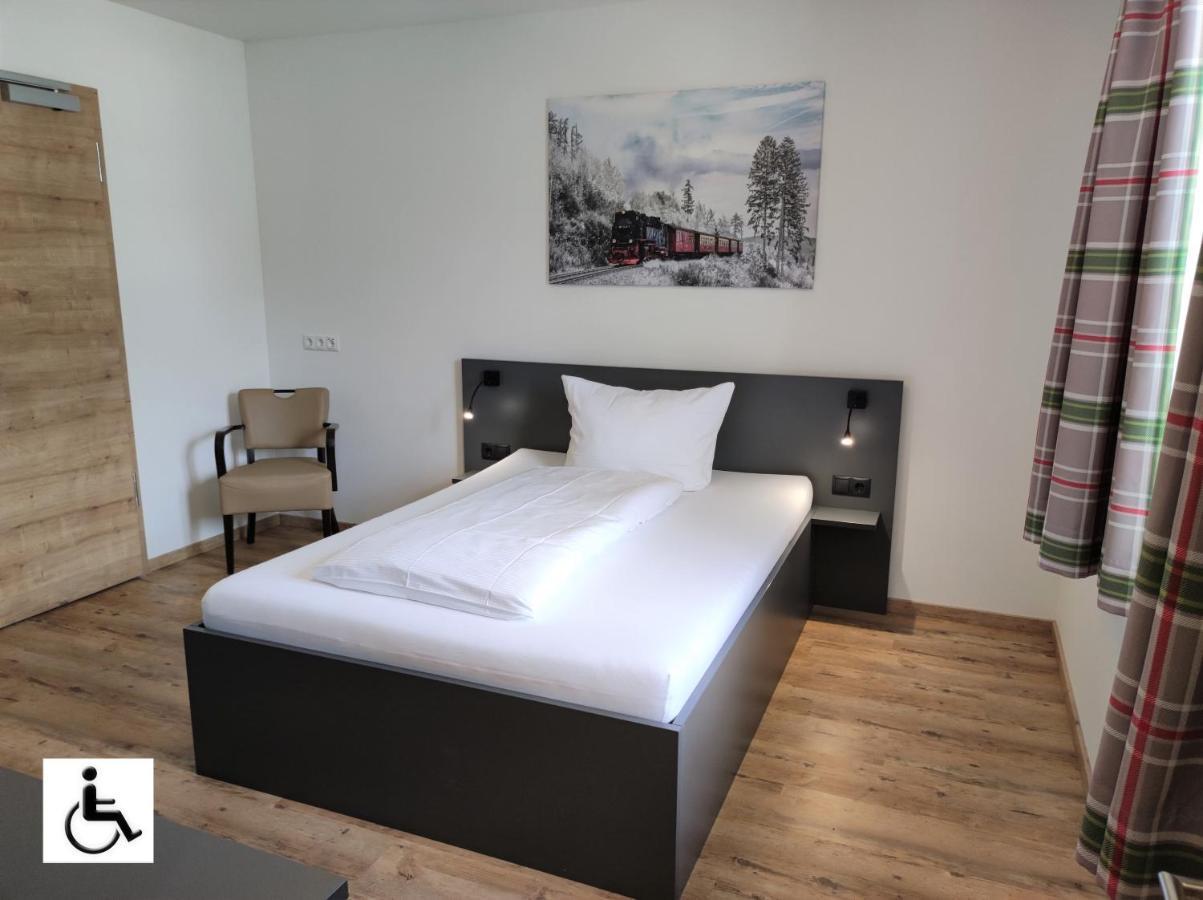 Hotel Am Gleis 1 Зонтхофен Экстерьер фото