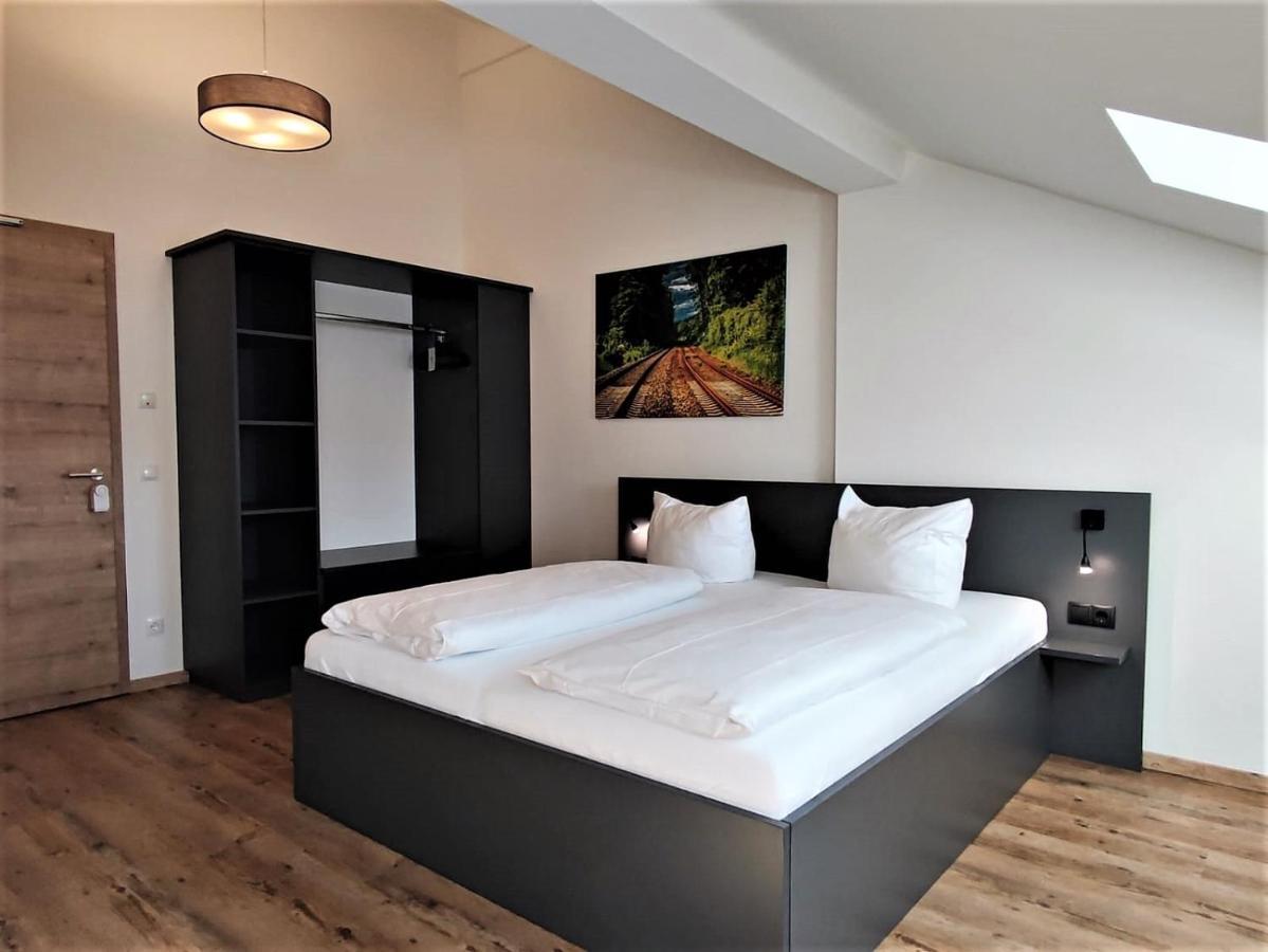 Hotel Am Gleis 1 Зонтхофен Экстерьер фото