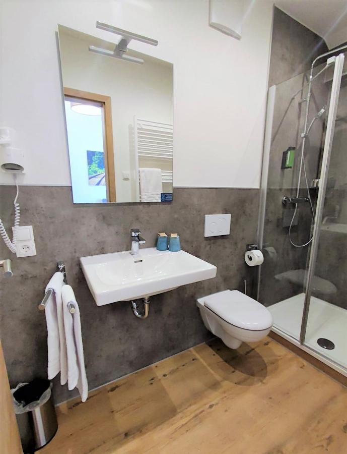 Hotel Am Gleis 1 Зонтхофен Экстерьер фото